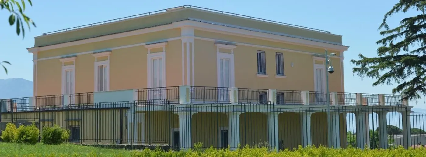 Villa delle Ginestre tra il verde, sulle pendici del Vesuvio
